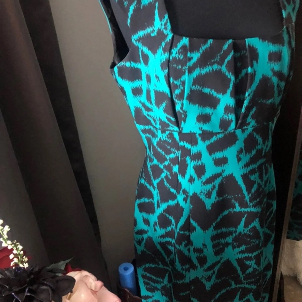 Beautiful Black Teal Calvin Klein Dress size 8. NWOT, fully lined